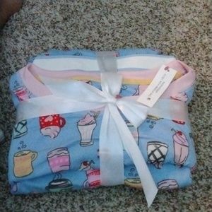 Secret Treasure set of Pajamas with a Cosmetic Bag
